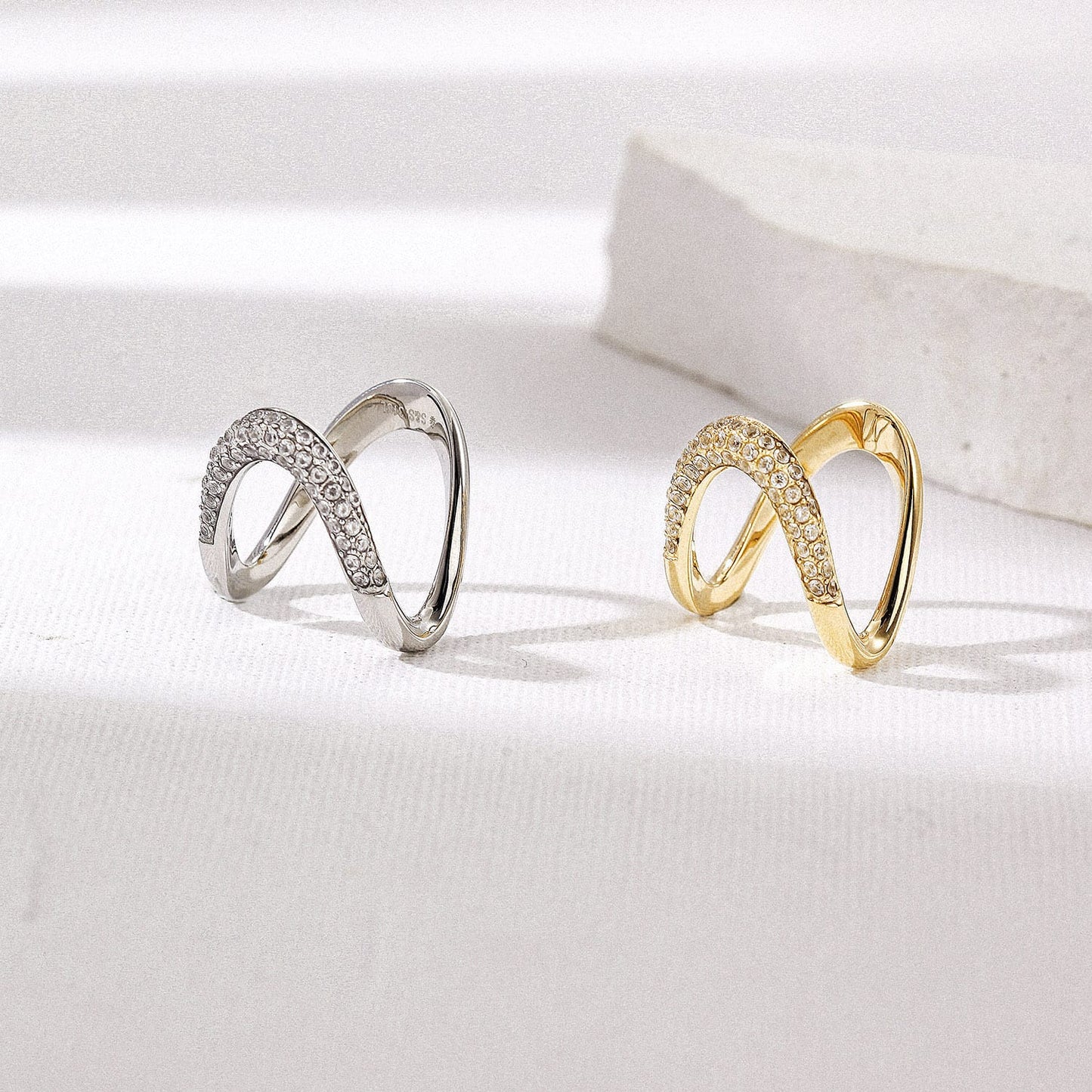 Shiny Curve Ring | Kiiro Accessories