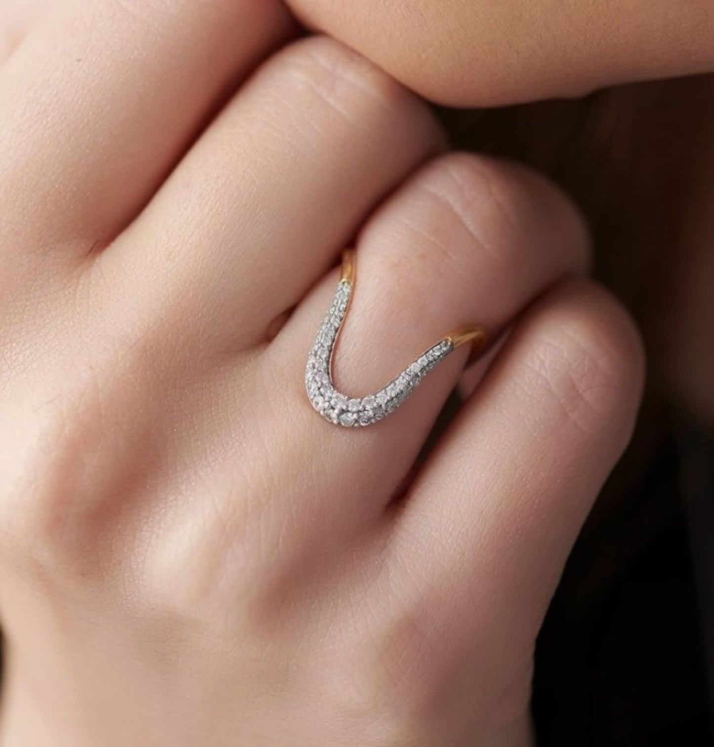 Shiny Curve Ring | Kiiro Accessories