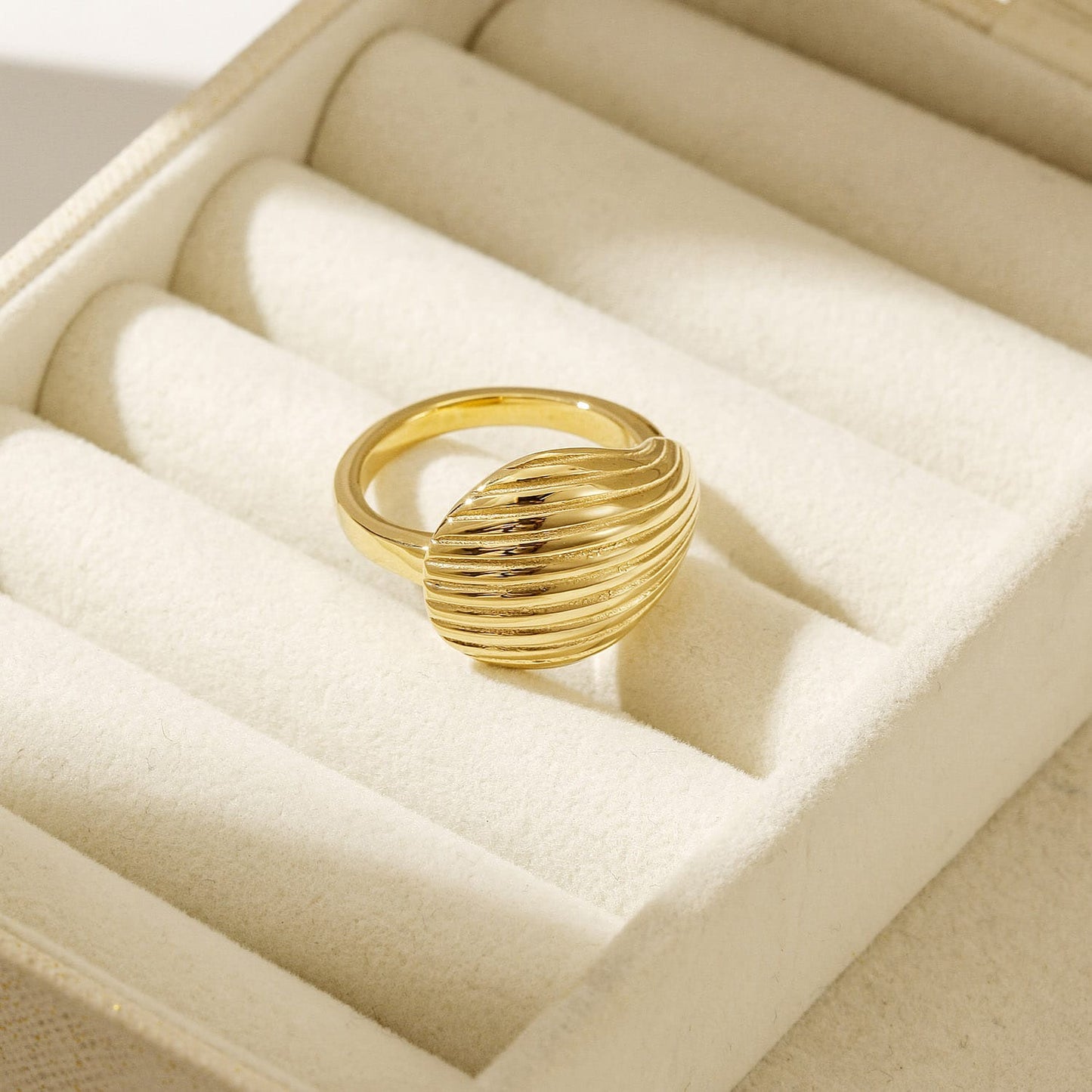 Gold Oyster Ring | Kiiro Accessories